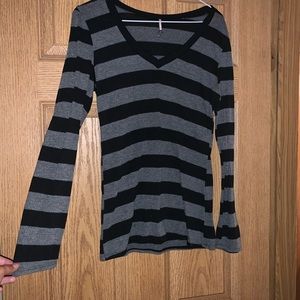 B&W striped long sleeve v-neck